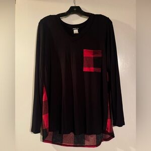 EUC Heimish Black and Red Plaid Vneck Long Sleeve Top